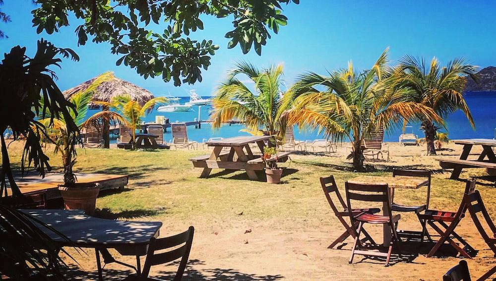 נוויס Oualie Beach Resort מראה חיצוני תמונה