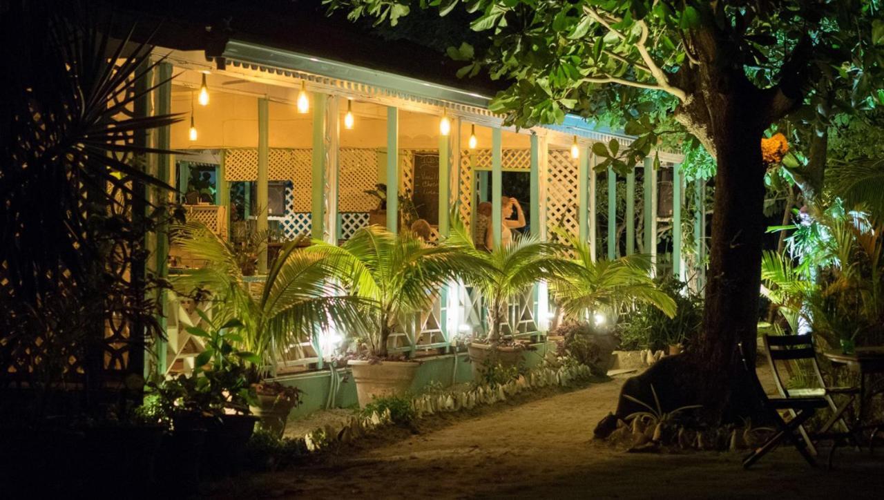 נוויס Oualie Beach Resort מראה חיצוני תמונה